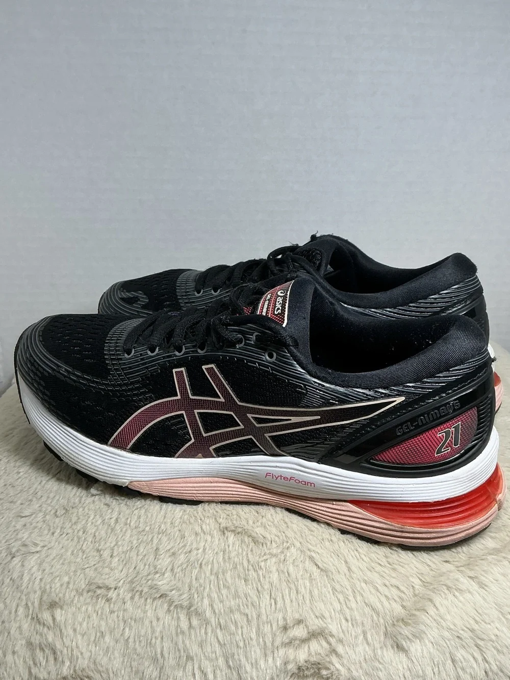 ASICS GEL-Nimbus 21 Women’s Running Shoes  Size 9 Black/Laser Pink  1012A156 EUC